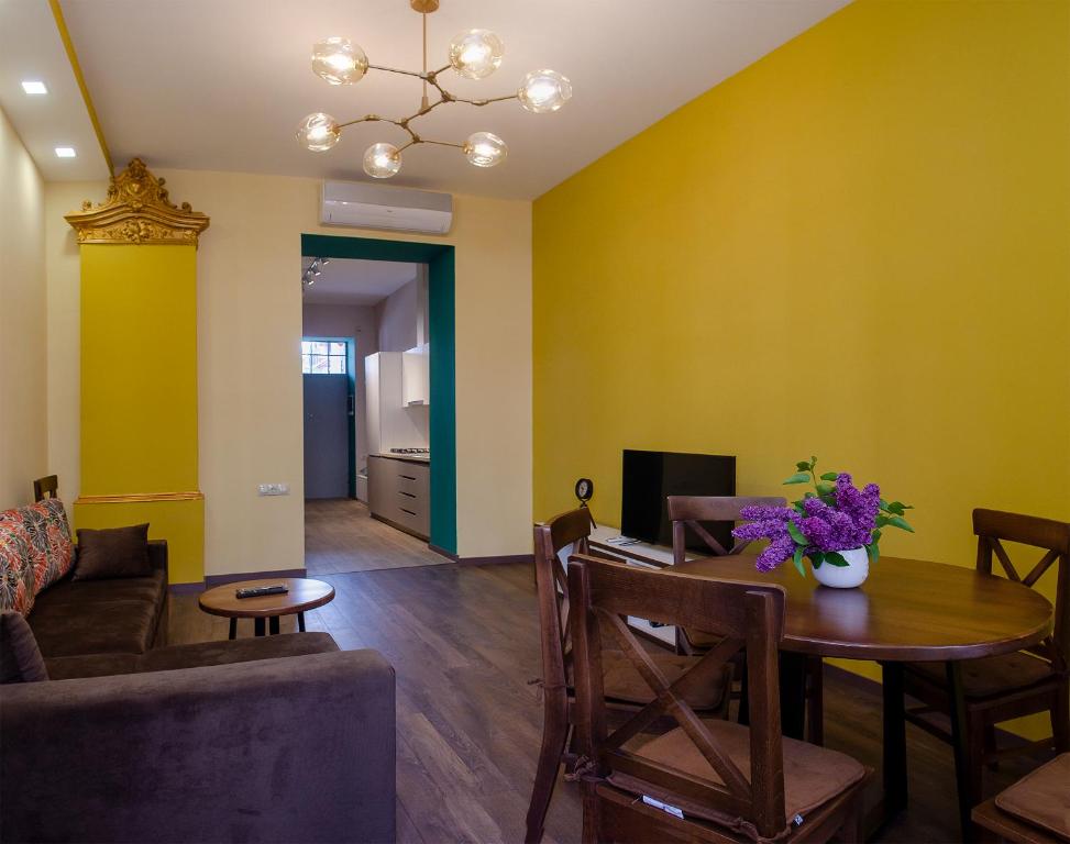 Home@97 on Aghmashenebeli Avenue room 4